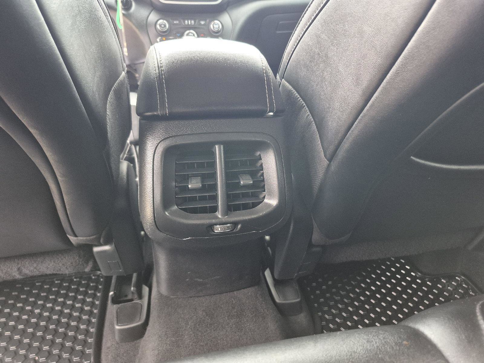 Used 2022 Jeep Cherokee Latitude AWD/4WD image 10