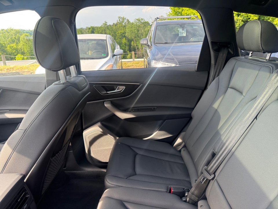 Certified 2025 Audi Q7 2.0T Premium w/ Convenience Package AWD/4WD image 29