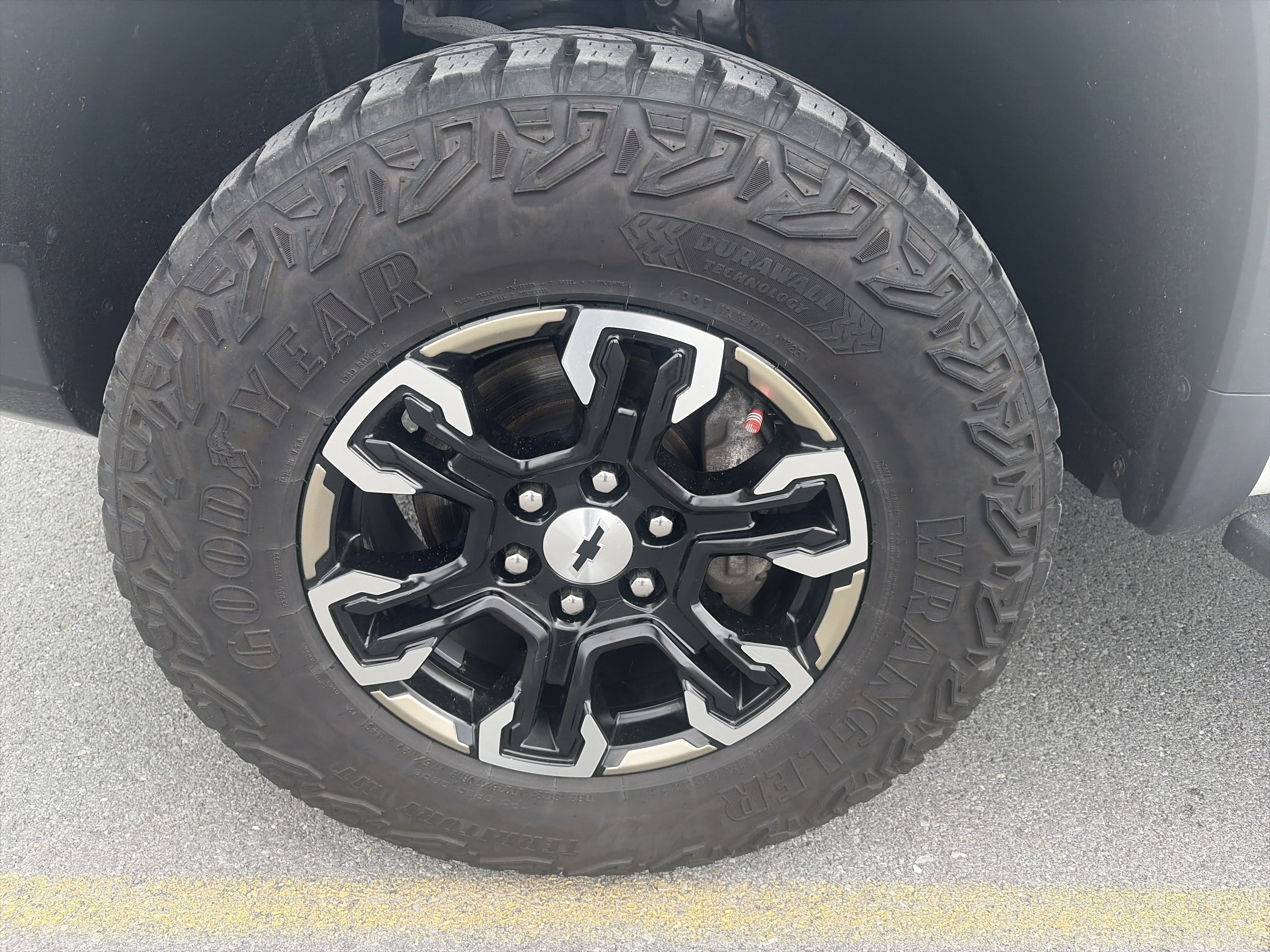 Used 2024 Chevrolet Silverado 1500 ZR2 w/ Technology Package AWD/4WD image 16