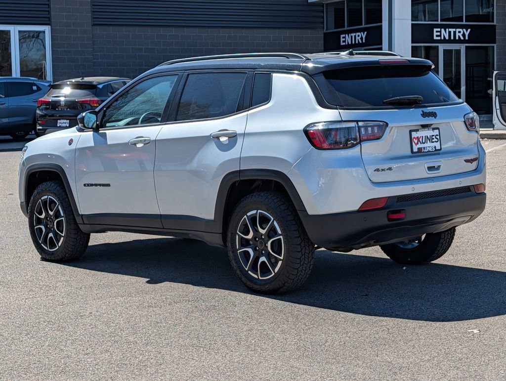 Used 2025 Jeep Compass Trailhawk AWD/4WD image 7