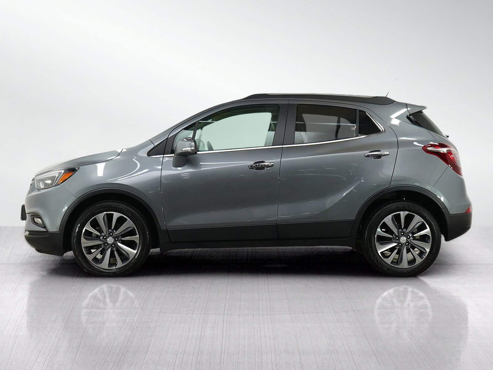 Used 2019 Buick Encore Essence w/ Safety Package II FWD image 2