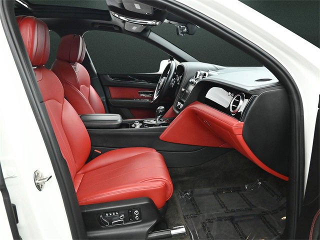 Used 2018 Bentley Bentayga image 23