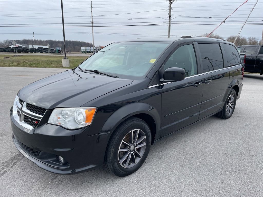 Used 2017 Dodge Grand Caravan SXT image 3