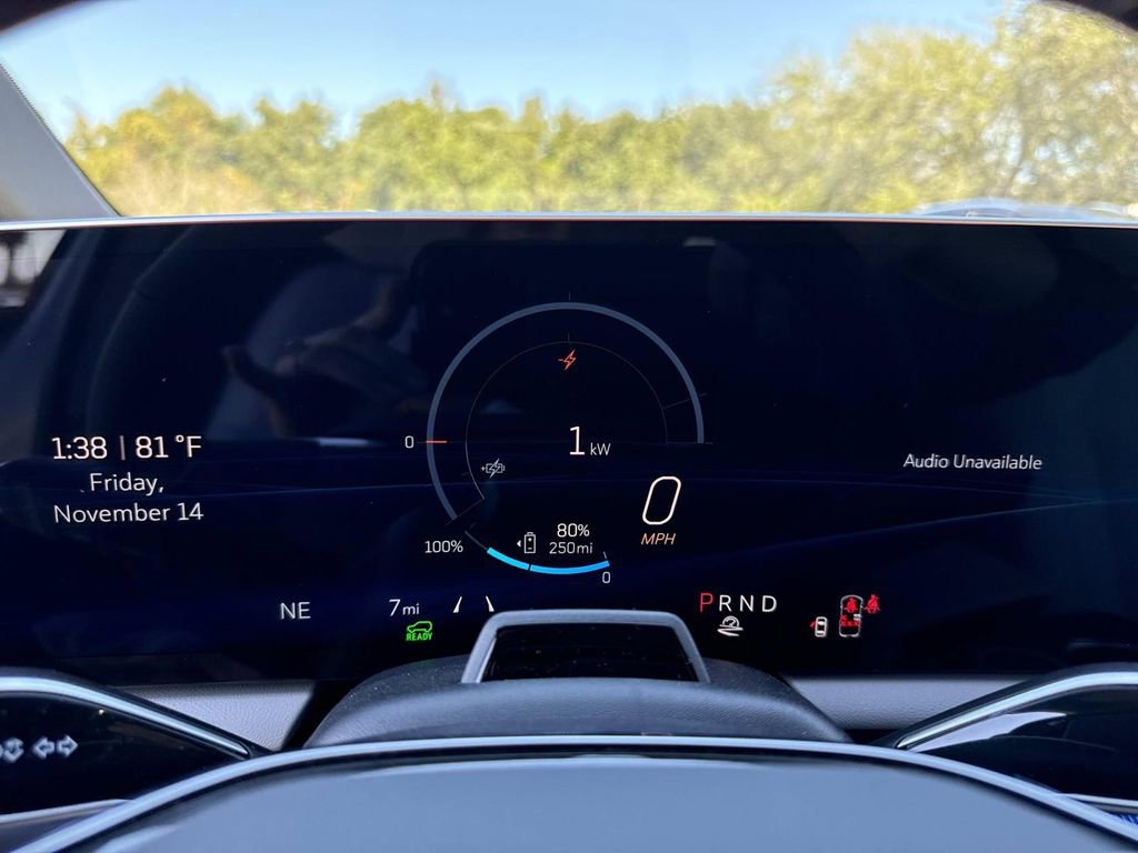 New 2026 Cadillac Optiq Luxury 2 image 27