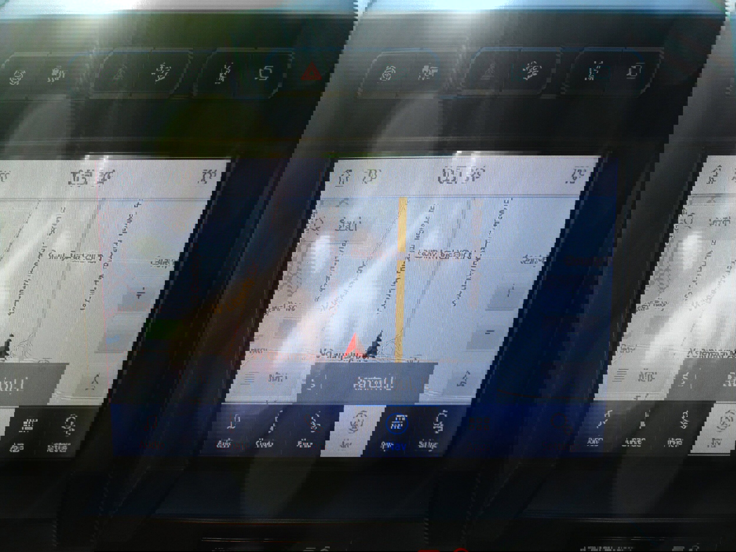 Used 2020 Ford F250 Platinum w/ FX4 Off-Road Package AWD/4WD image 32