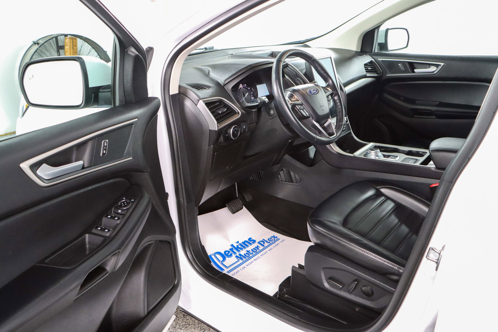 Used 2024 Ford Edge SEL image 3