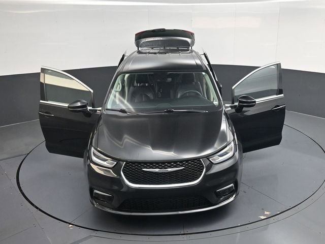 Used 2023 Chrysler Pacifica Touring-L image 55