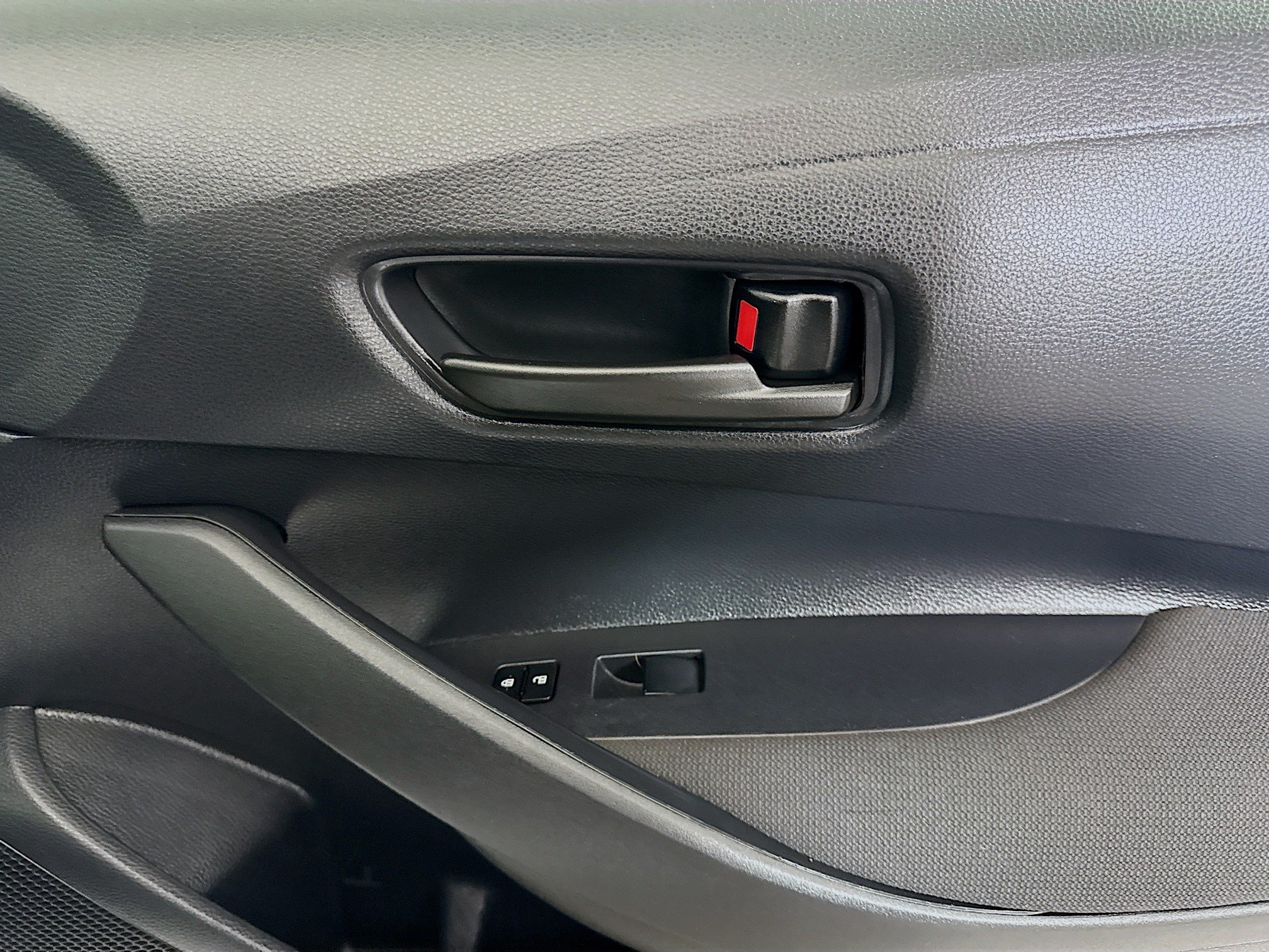 Used 2025 Toyota Corolla LE FWD image 30