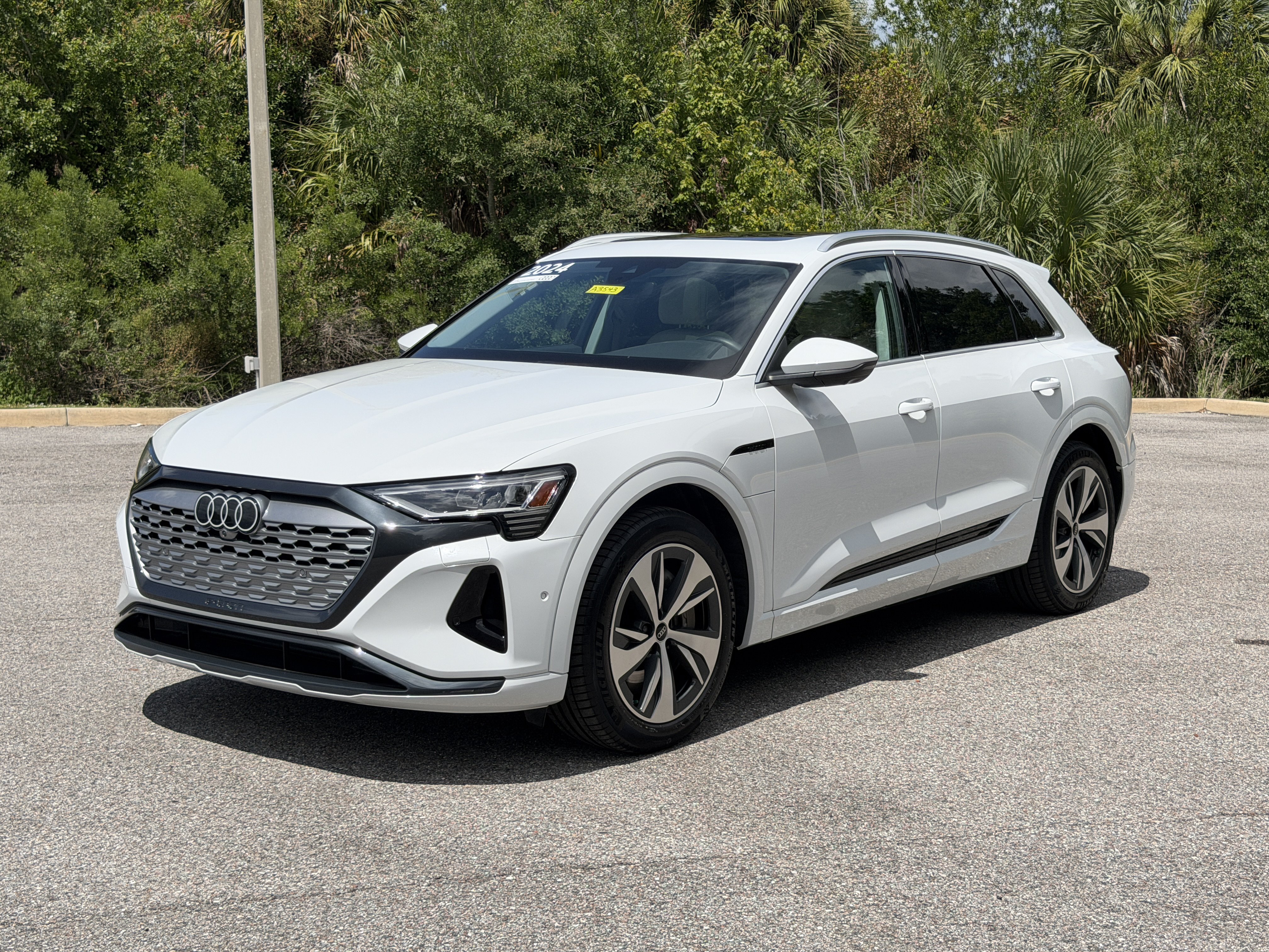 Certified 2024 Audi Q8 e-tron Premium Plus w/ Premium Plus Package AWD/4WD image 3