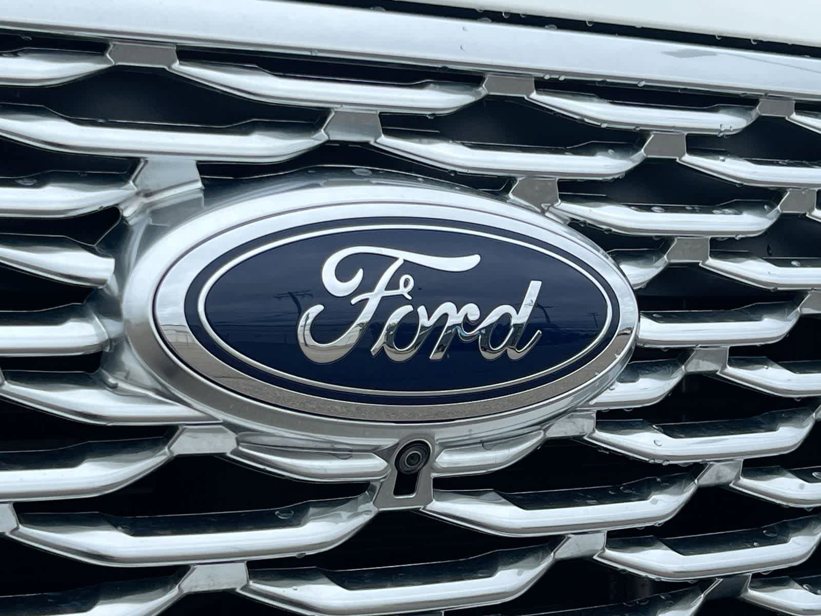 Used 2023 Ford Explorer Platinum w/ Technology Package AWD/4WD image 13