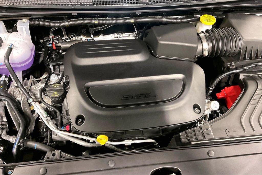 New 2026 Chrysler Pacifica Limited w/ Uconnect Theater Family Group image 34