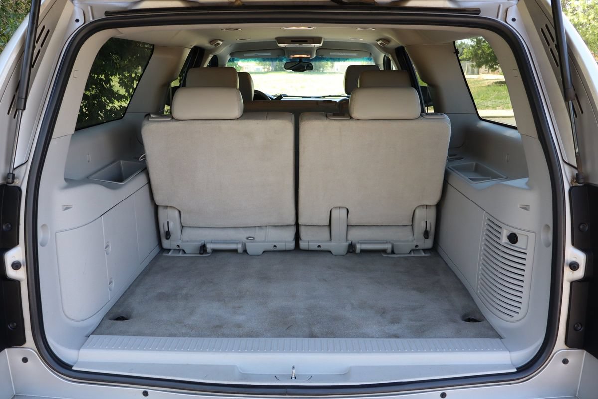 Used 2008 Chevrolet Suburban LT w/ LT Preferred Equipment Group AWD/4WD image 14