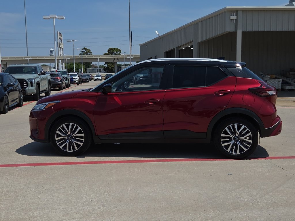 Used 2023 Nissan Kicks SV FWD image 3