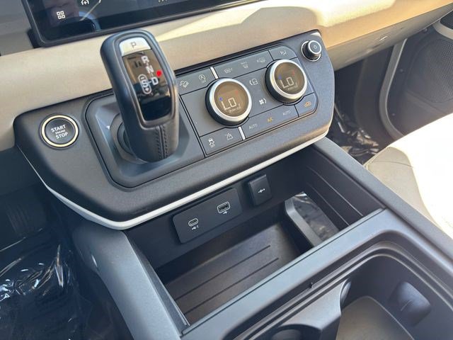 Used 2023 Land Rover Defender 110 SE image 29