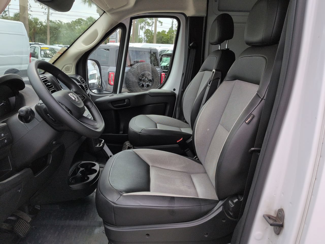 Used 2025 RAM ProMaster 3500 w/ Convenience Group FWD image 17
