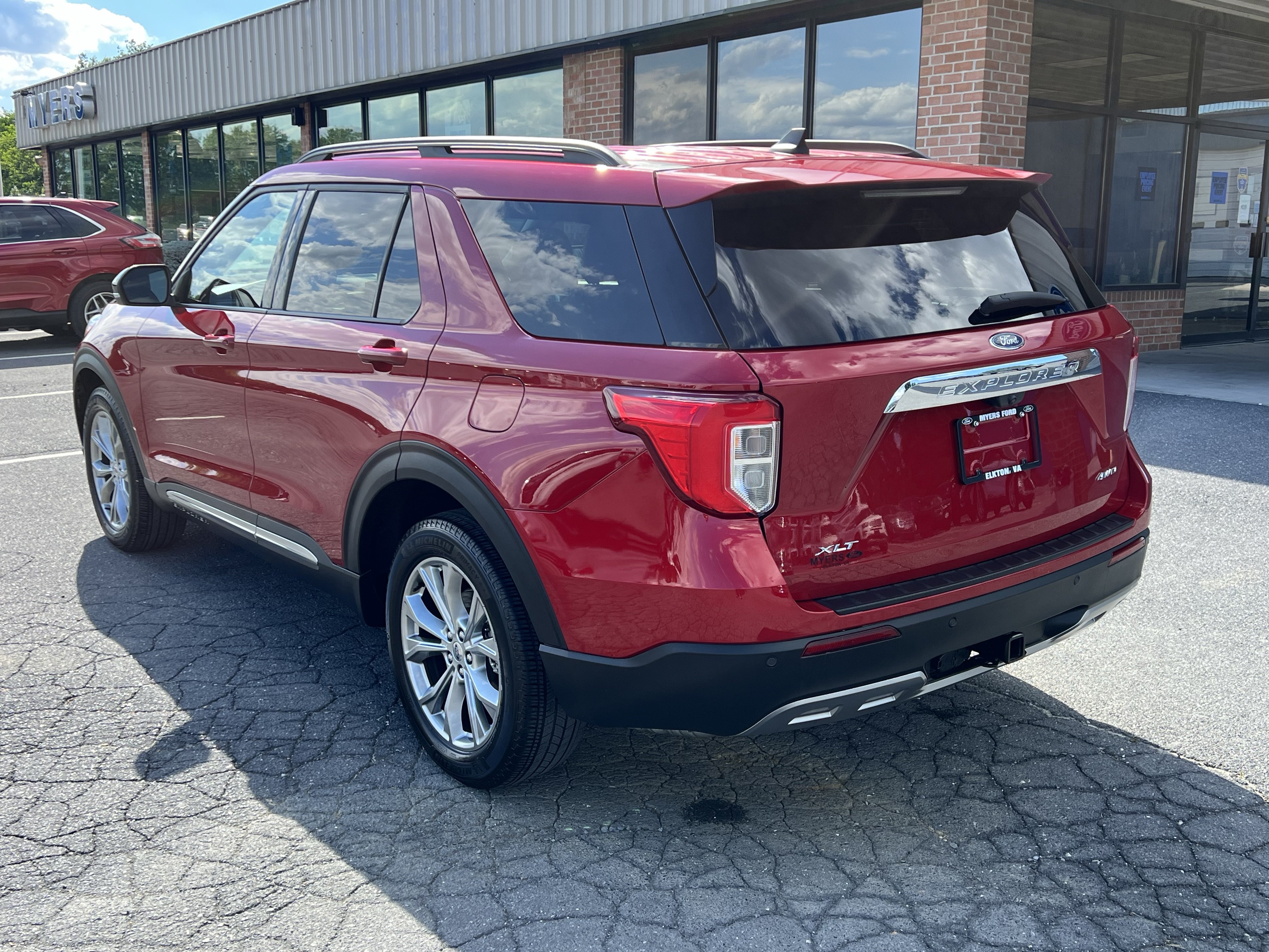 Used 2024 Ford Explorer XLT w/ Equipment Group 202A AWD/4WD image 11
