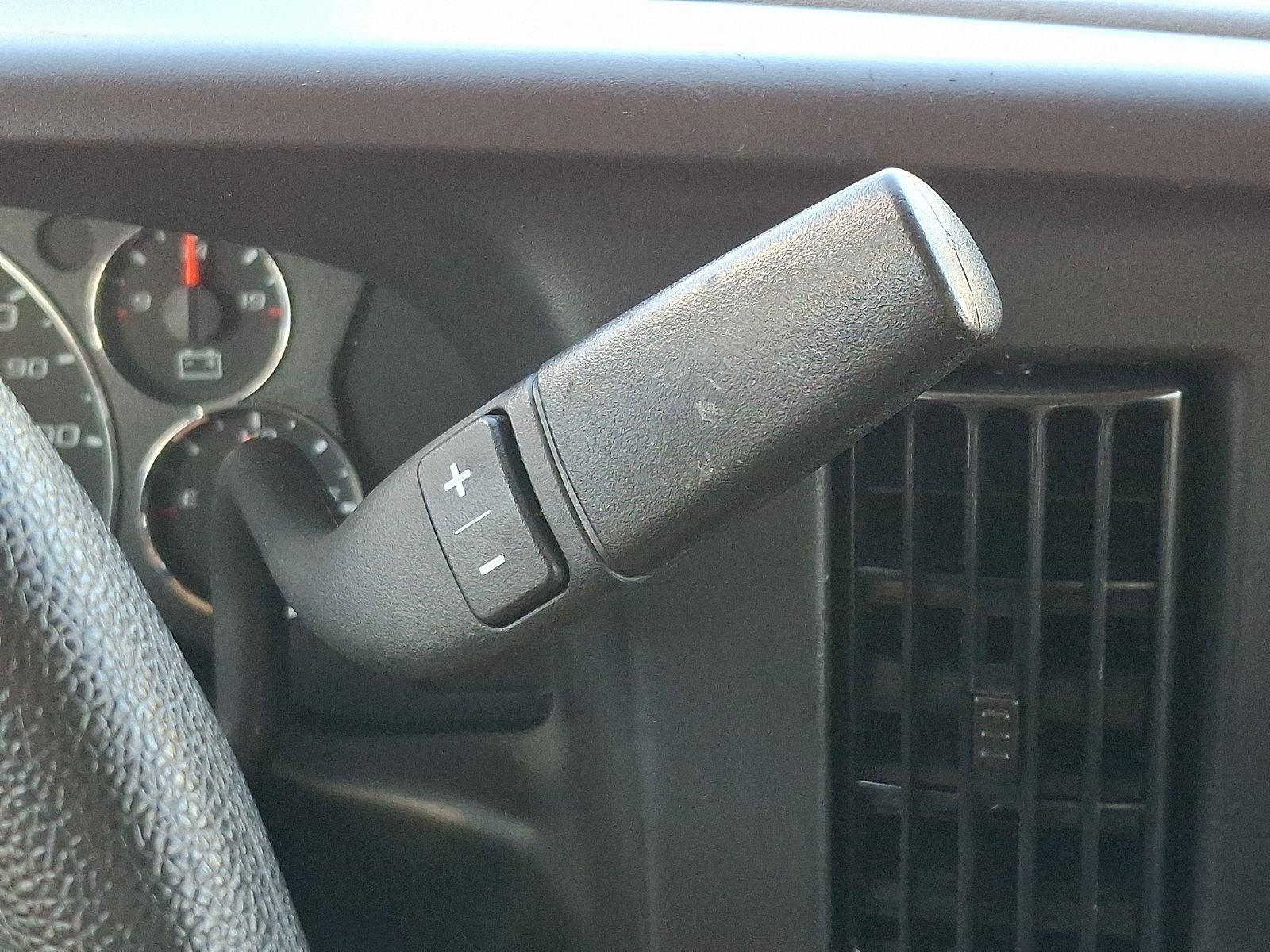 Used 2025 Chevrolet Express 2500 w/ Driver Convenience Package RWD image 13