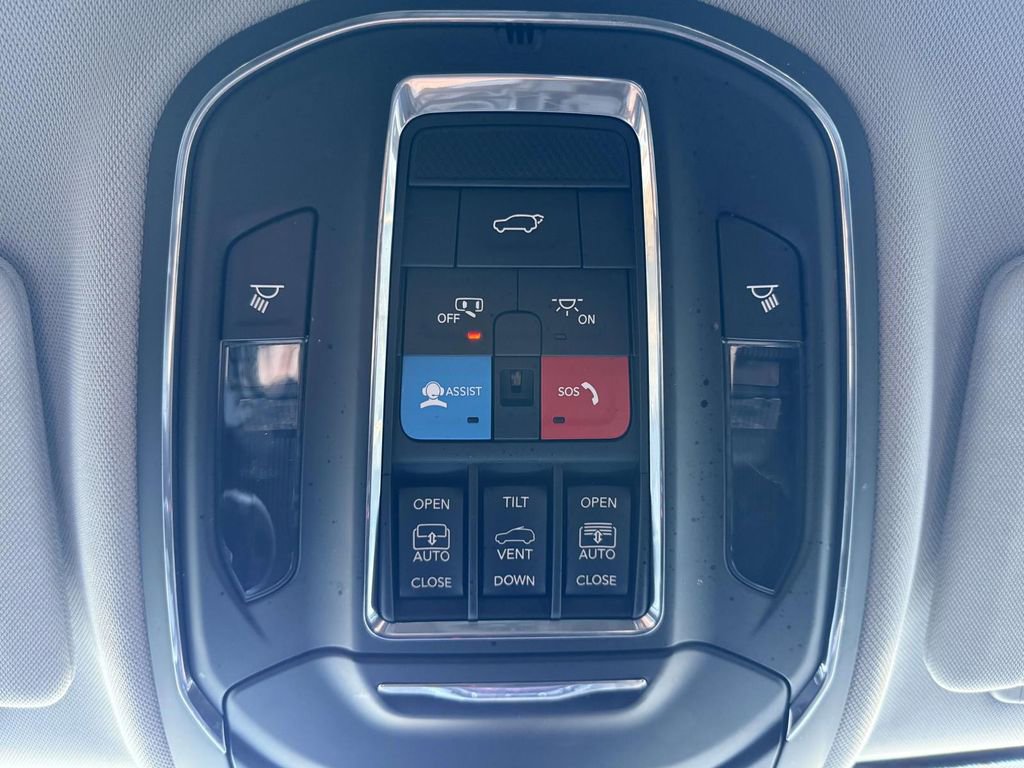 Used 2023 Jeep Grand Cherokee L Limited image 25