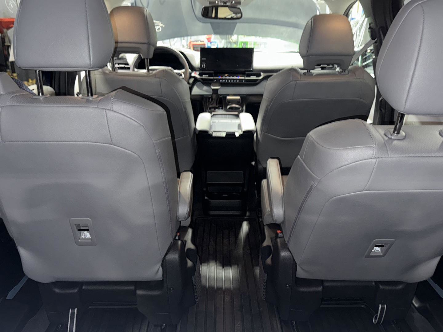 Used 2025 Toyota Sienna XLE w/ XLE Plus Package image 20