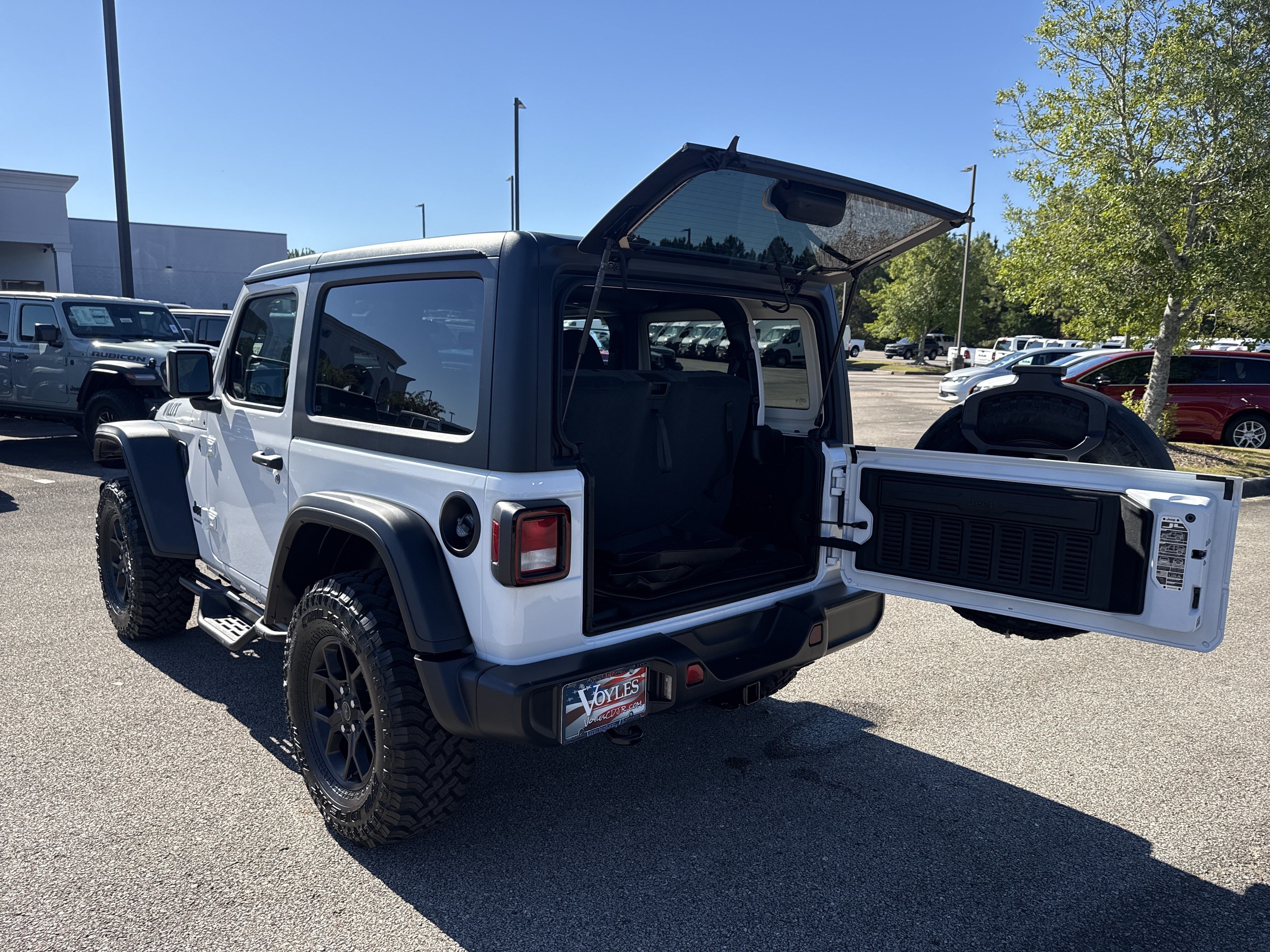 Used 2026 Jeep Wrangler Sport AWD/4WD image 16