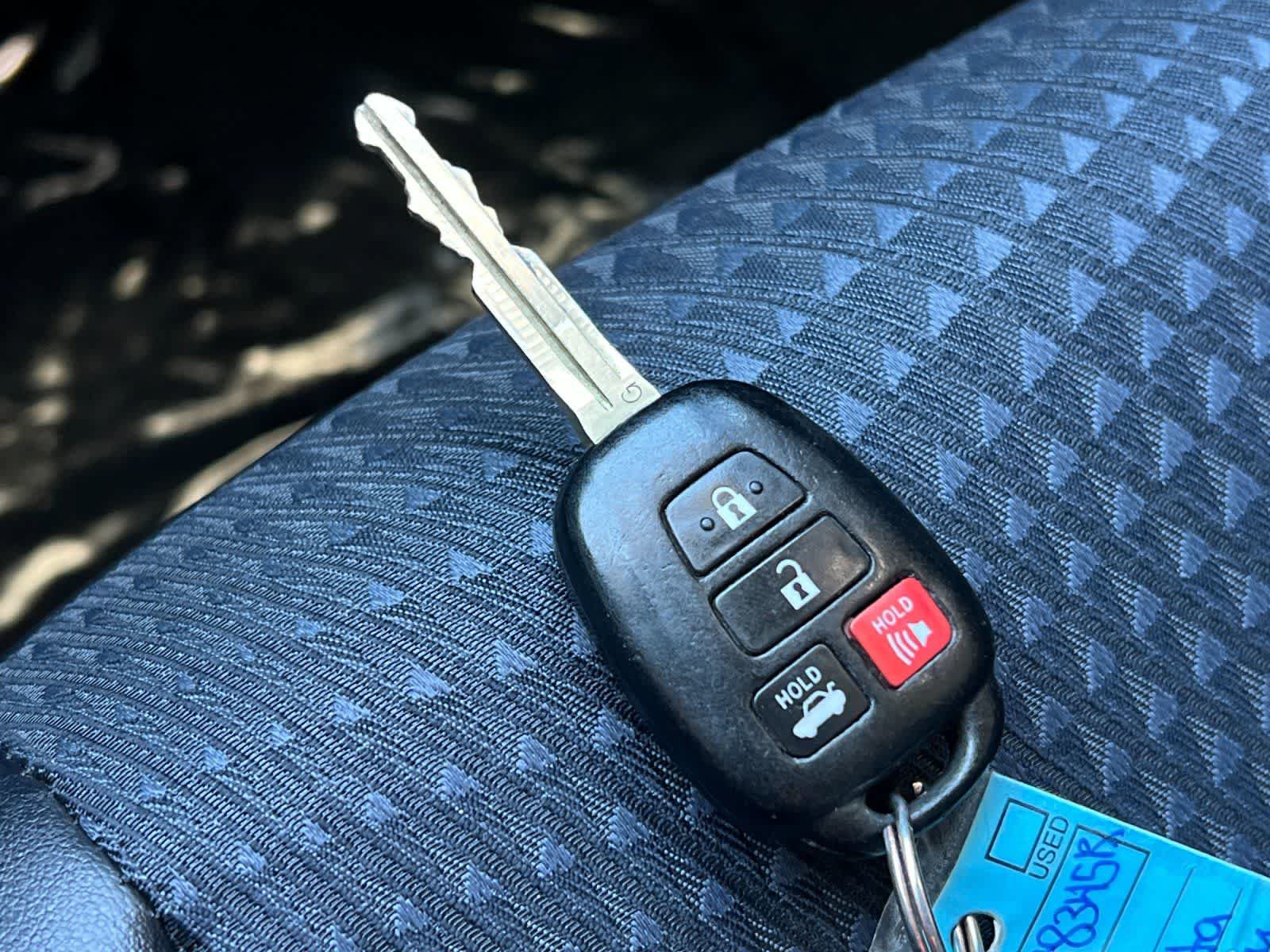 Used 2013 Toyota Camry SE FWD image 26