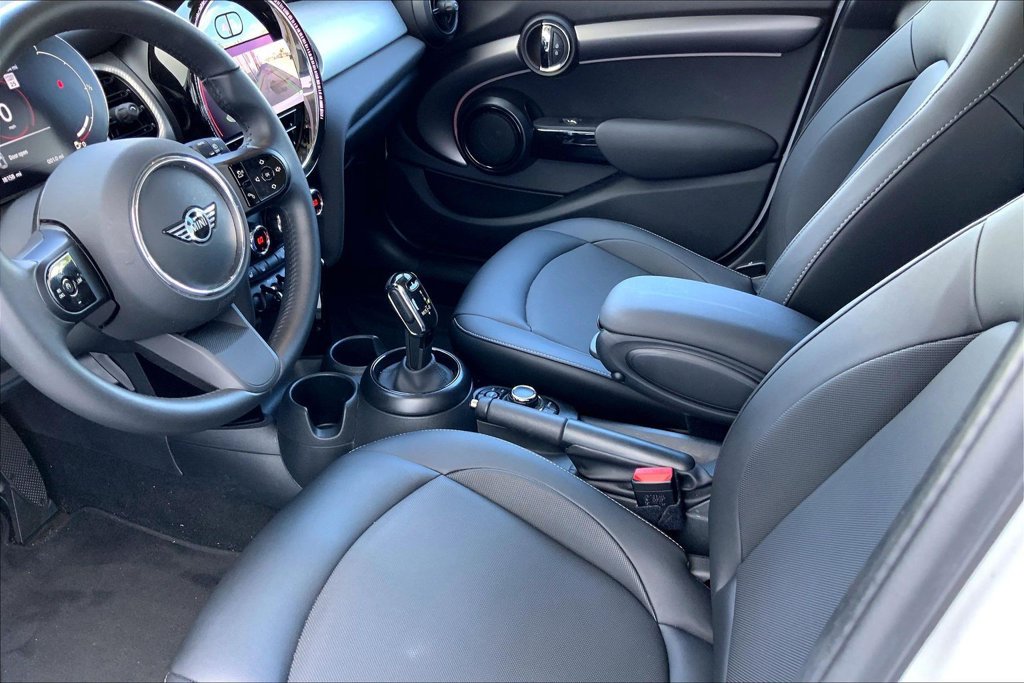 Certified 2024 MINI Cooper 4-Door Hardtop FWD image 19