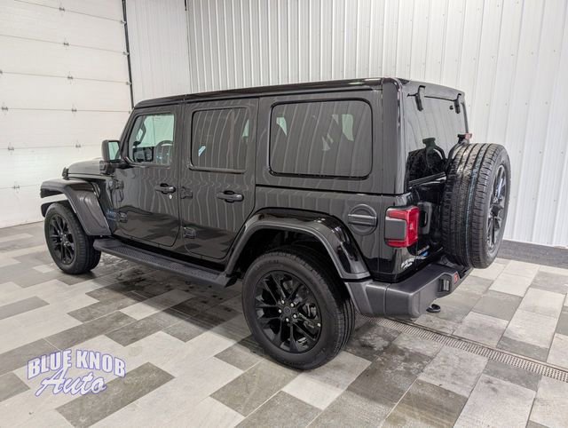 Used 2025 Jeep Wrangler Unlimited Sahara AWD/4WD image 2