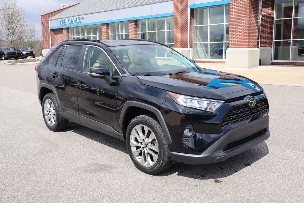 Used 2020 Toyota RAV4 XLE Premium image 5