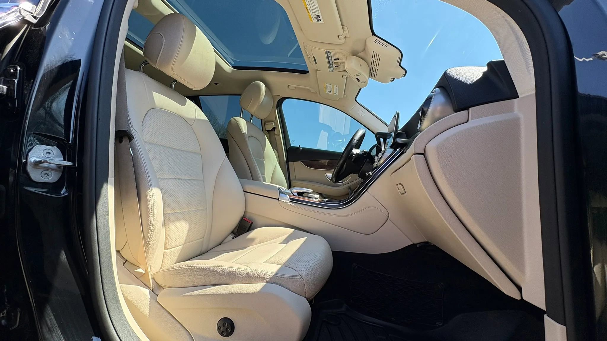 Used 2018 Mercedes-Benz GLC 300 4MATIC image 33