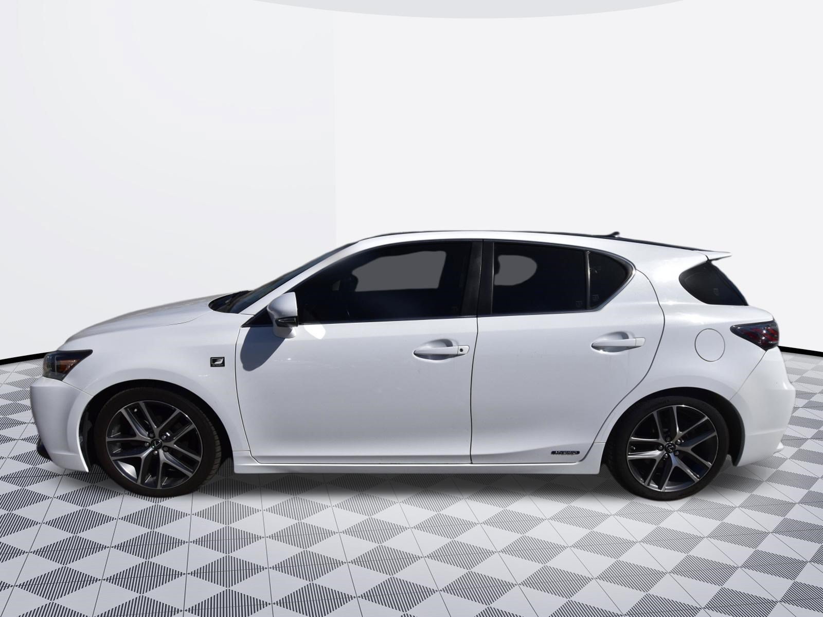 Used 2016 Lexus CT 200h w/ Navigation Package FWD image 2
