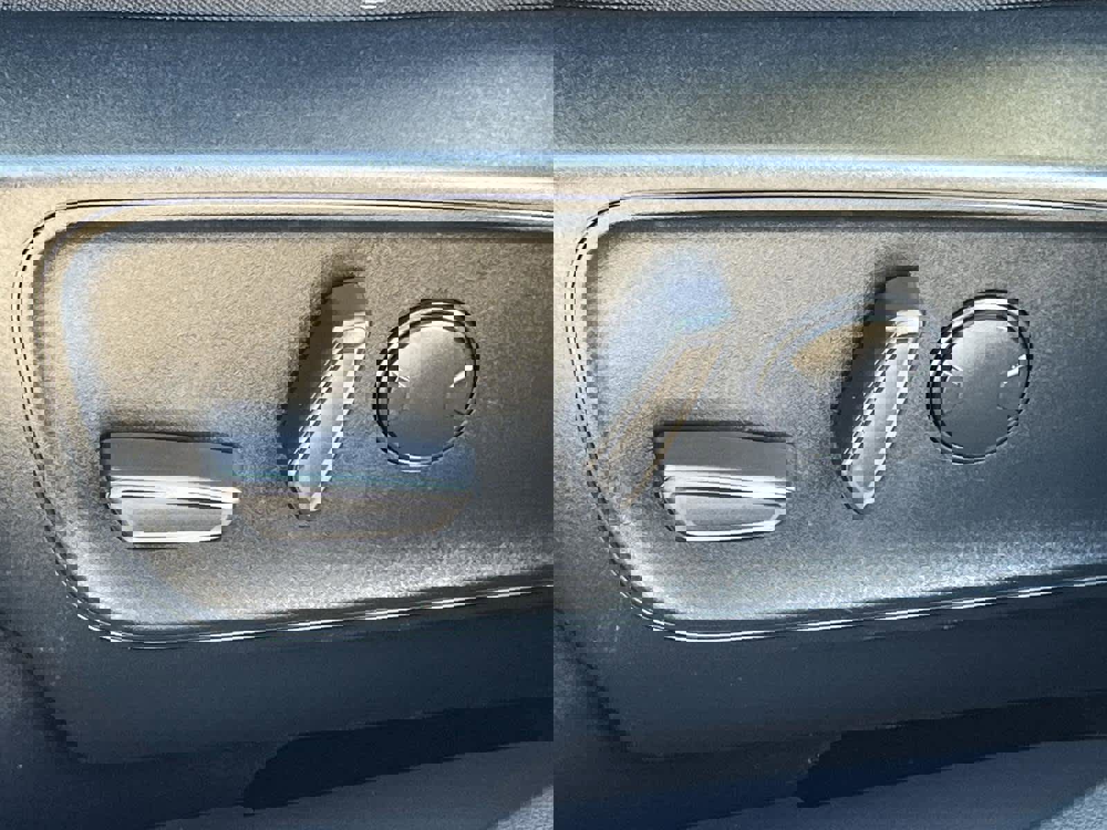 Used 2020 Ford Escape SE image 13