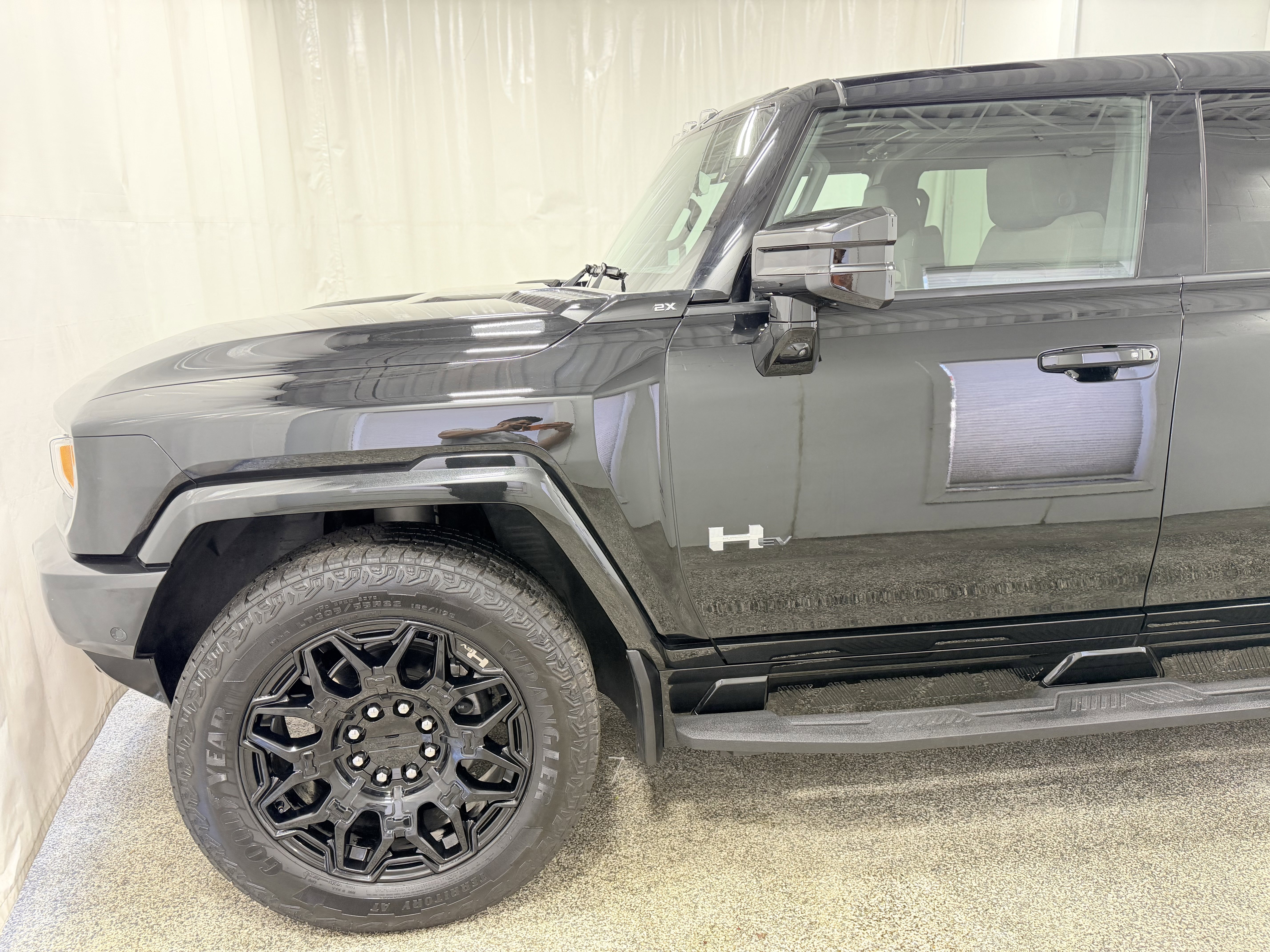 Used 2025 GMC Hummer EV 2X AWD/4WD image 4