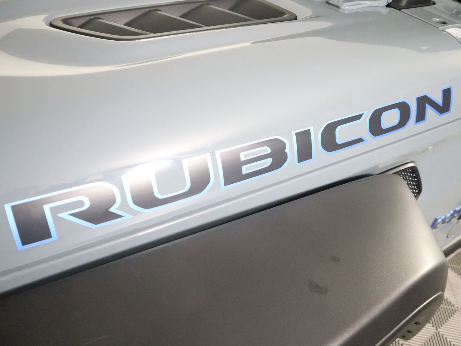 Used 2025 Jeep Wrangler Unlimited Rubicon 4xe image 16