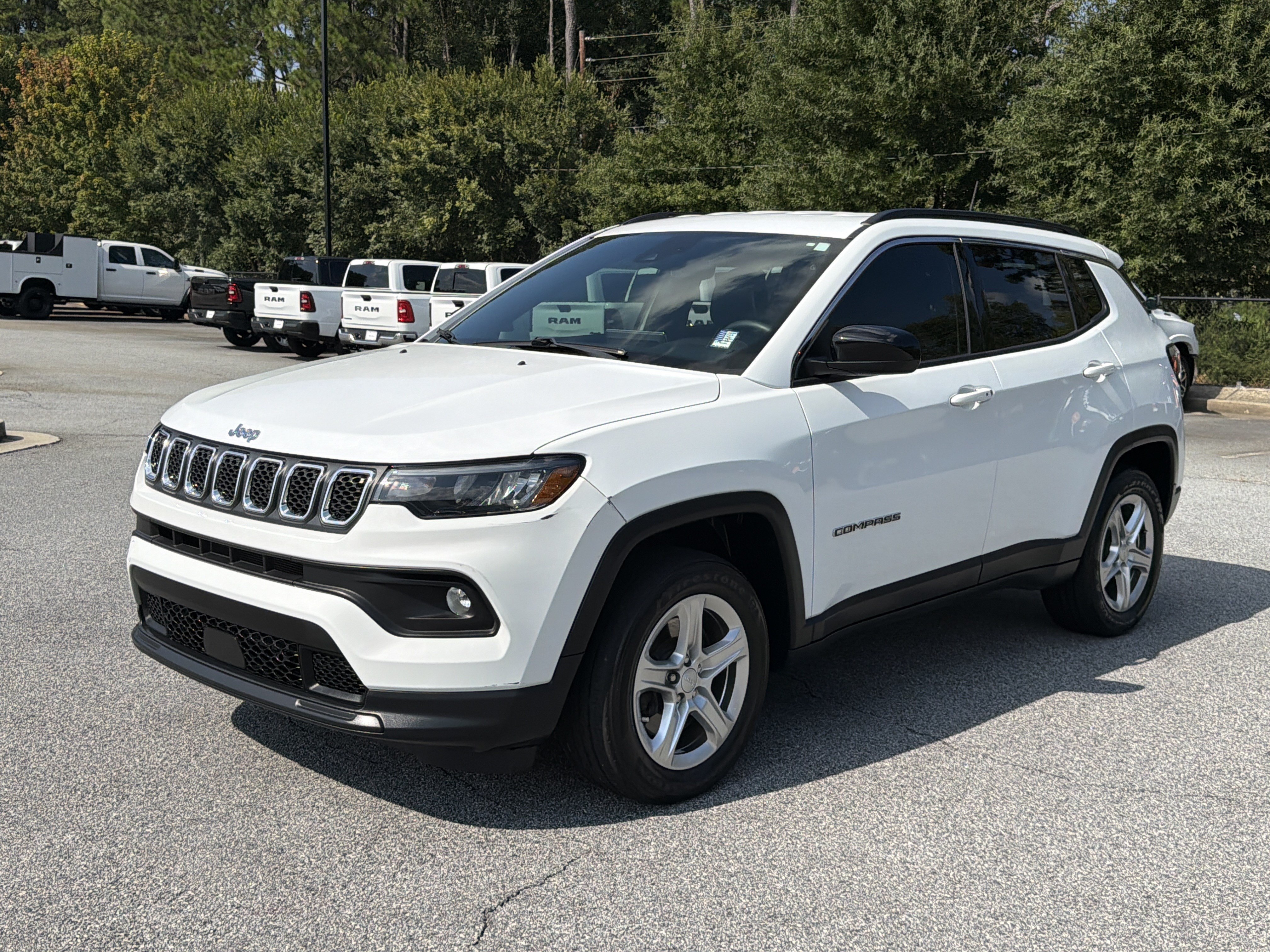 Used 2023 Jeep Compass Latitude AWD/4WD image 3