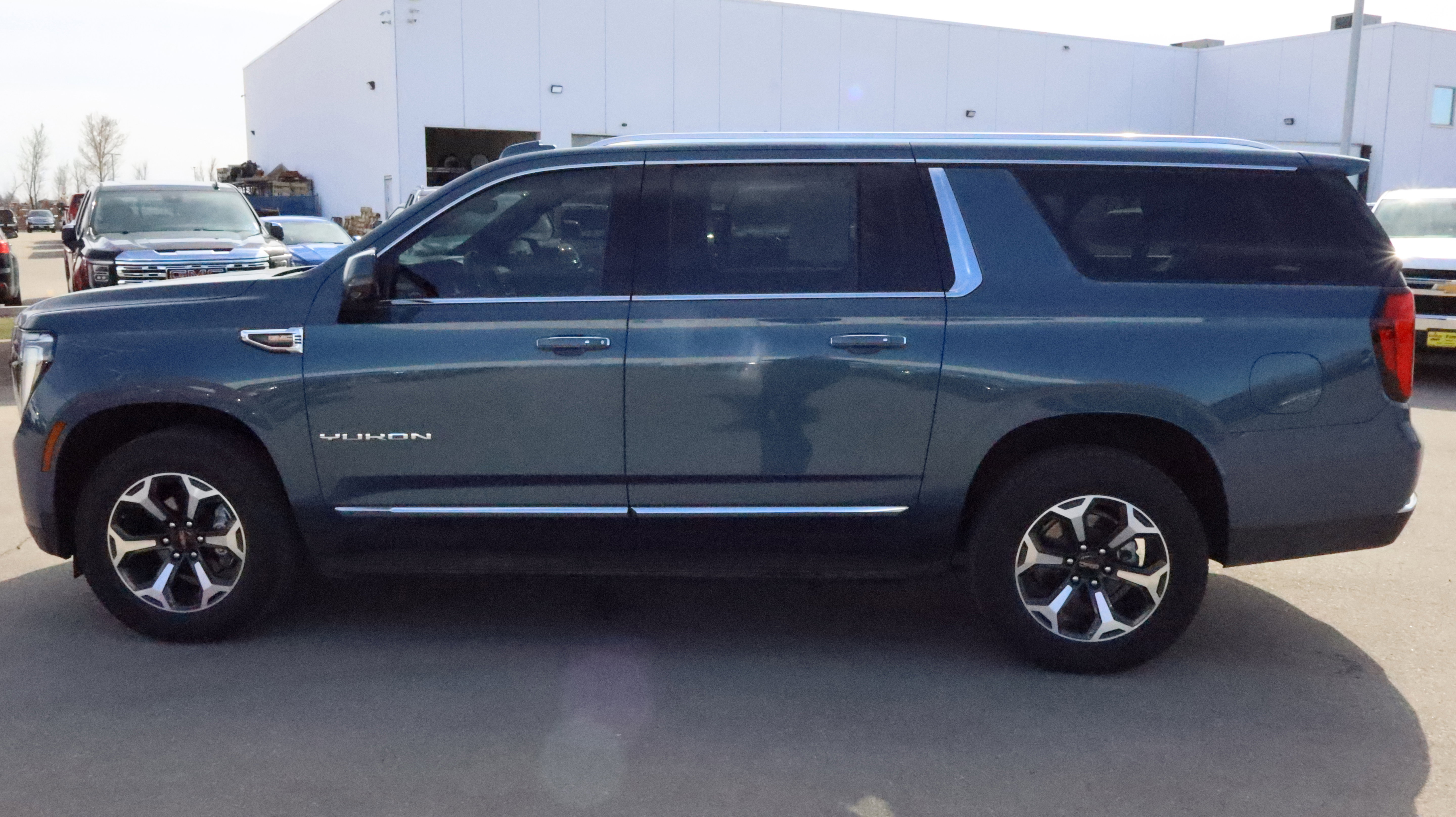 Certified 2026 GMC Yukon XL Elevation w/ Elevation Premium Package AWD/4WD image 4