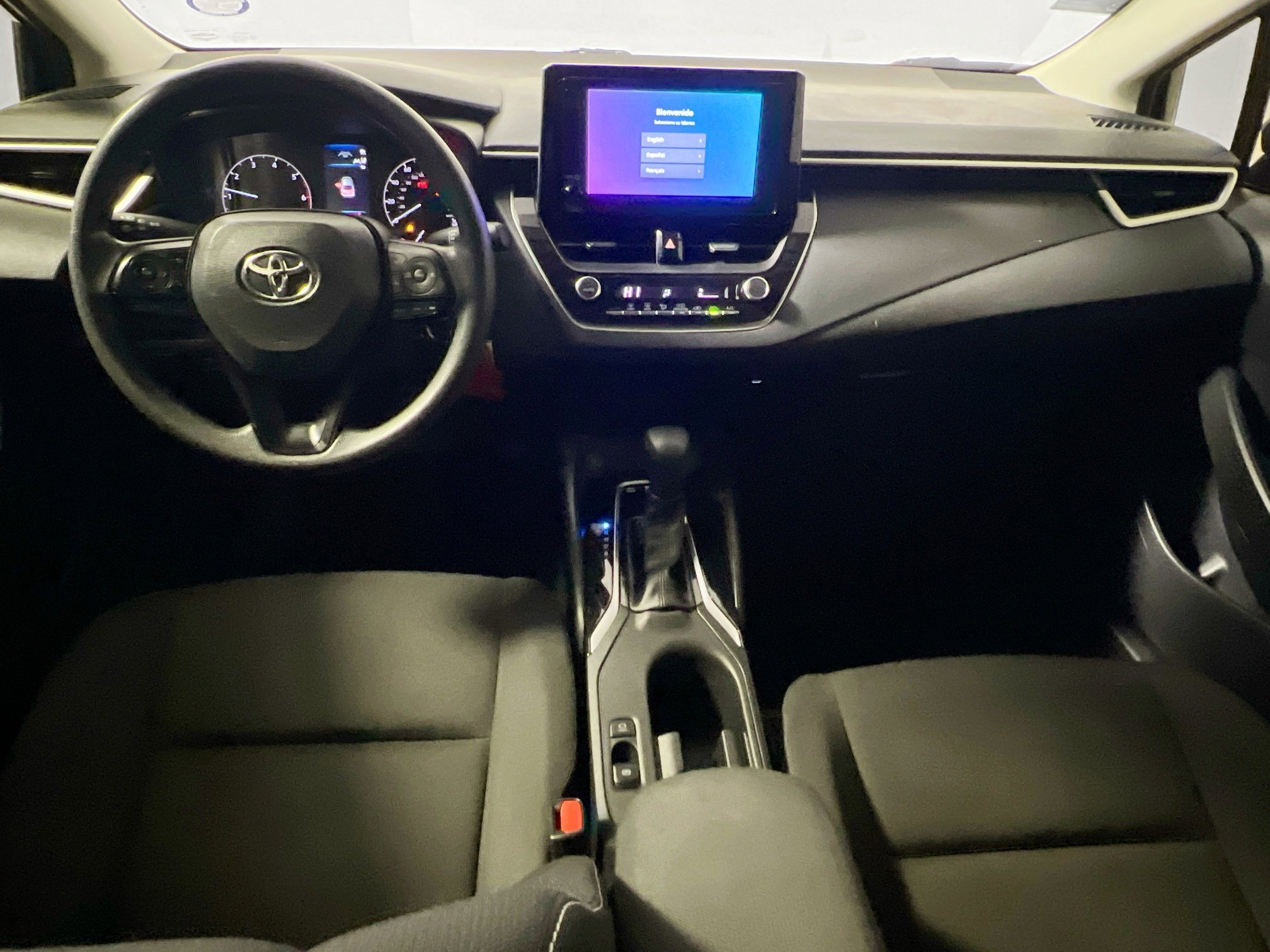 Used 2025 Toyota Corolla LE image 29