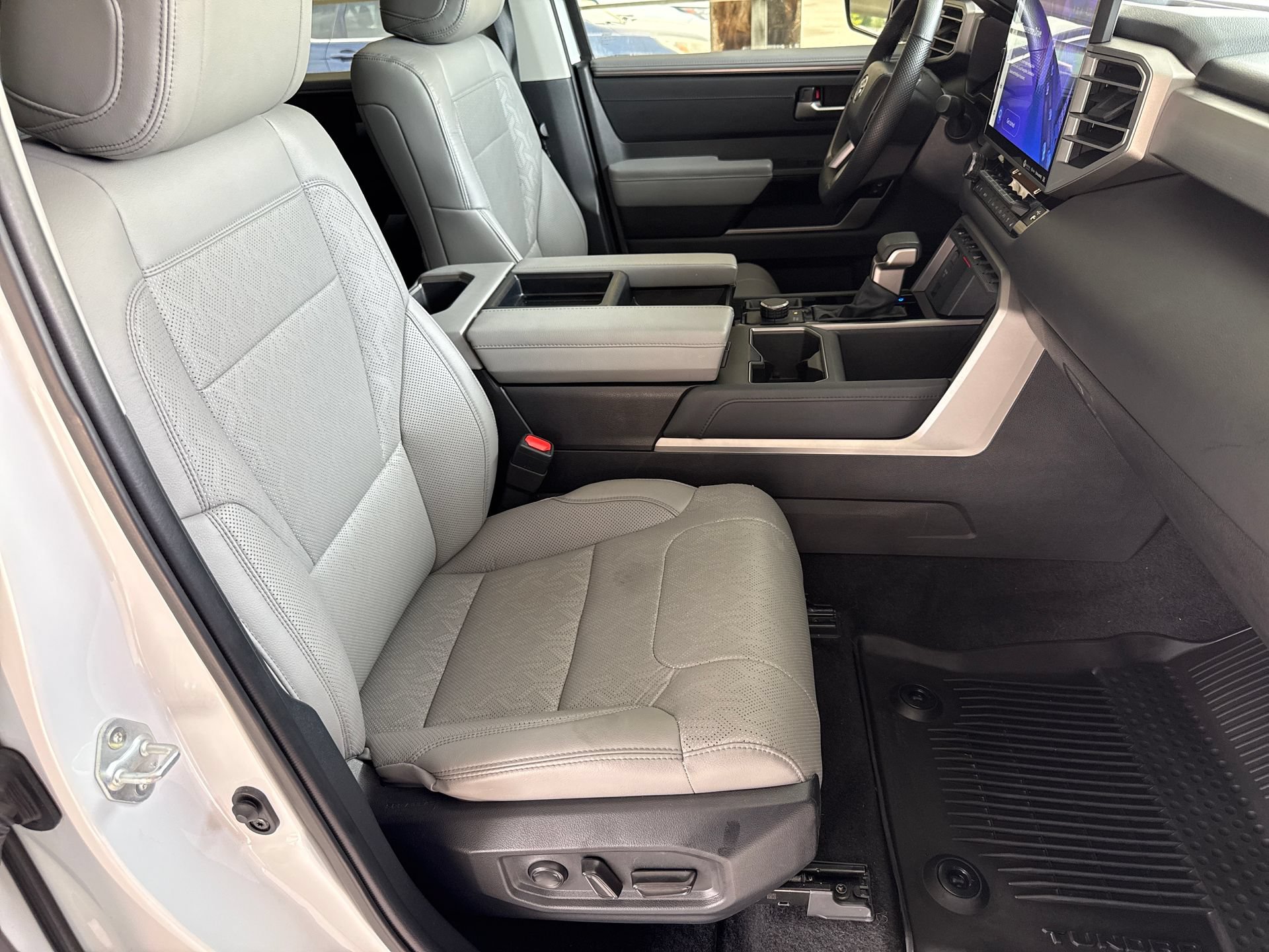 Used 2024 Toyota Tundra Limited AWD/4WD image 18