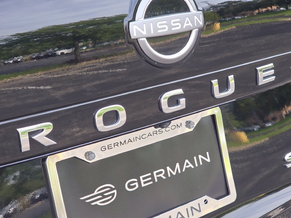 Used 2023 Nissan Rogue SV AWD/4WD image 16