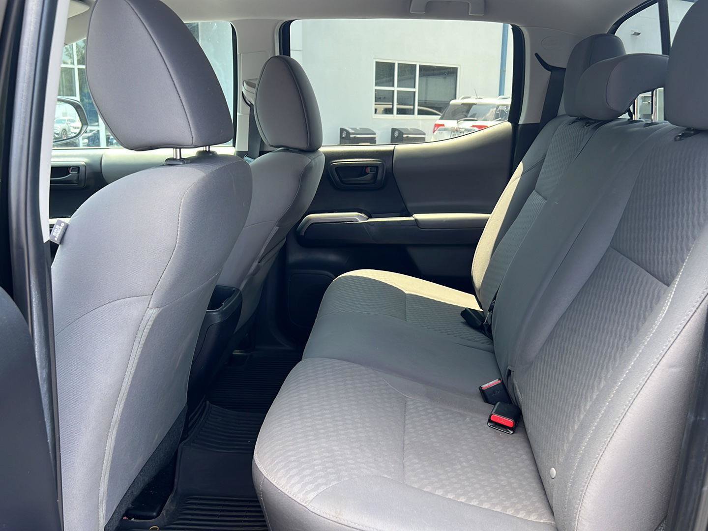 Used 2022 Toyota Tacoma SR5 RWD image 10