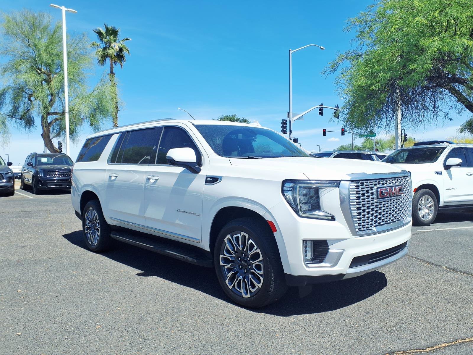 Used 2021 GMC Yukon XL Denali image 3
