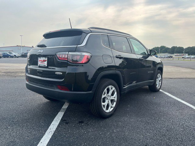 Used 2024 Jeep Compass Latitude image 5