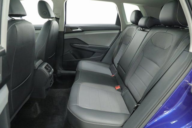 Certified 2022 Volkswagen Taos SE w/ Panoramic Sunroof Package image 35