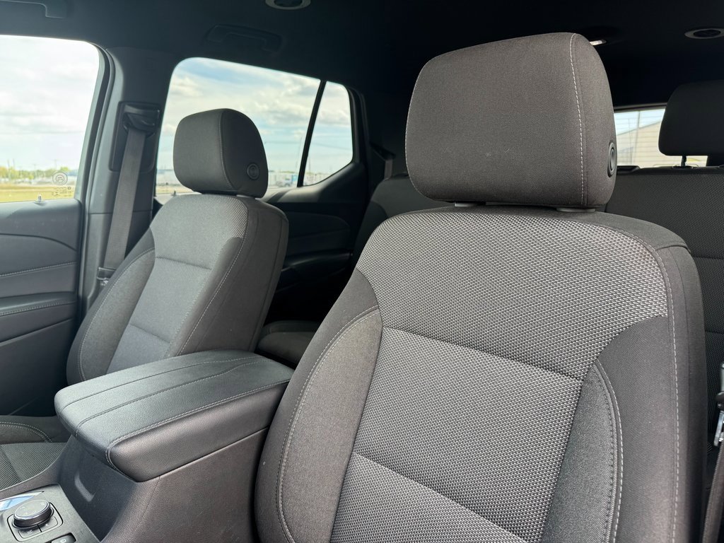 Used 2023 Chevrolet Traverse LT image 10