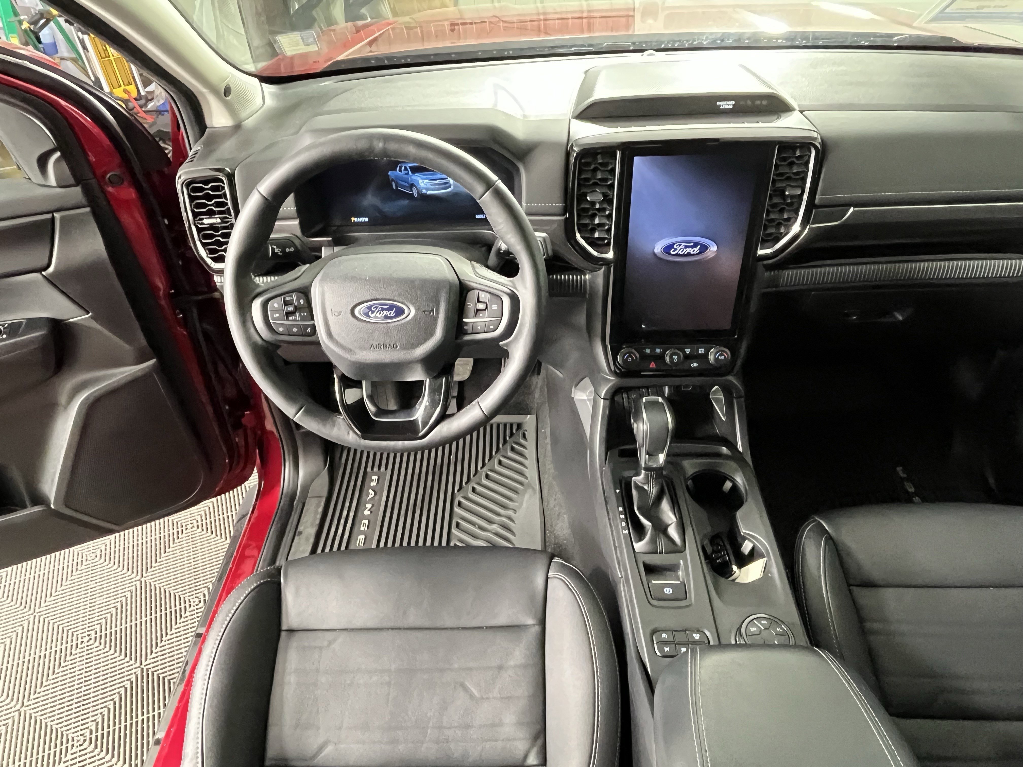 Used 2025 Ford Ranger Lariat w/ Chrome Accent Package image 12