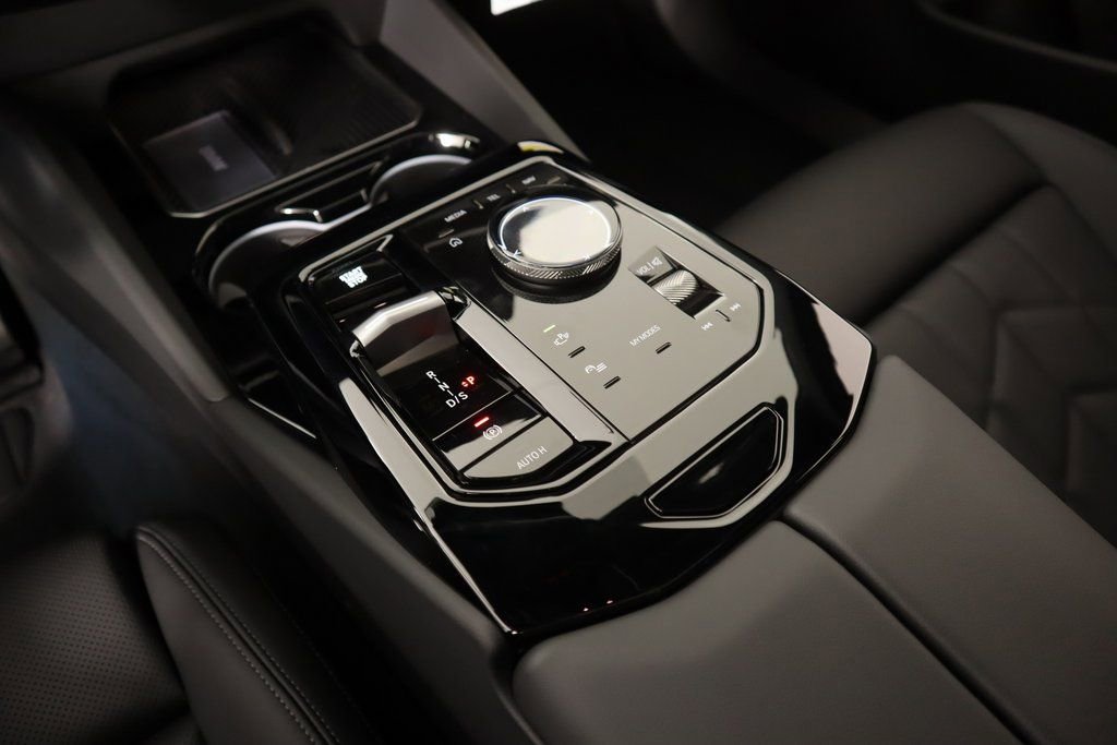 New 2025 BMW 530i xDrive w/ M Sport Package AWD/4WD image 9