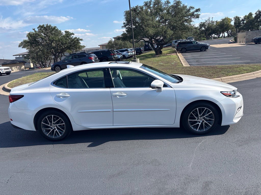 Used 2017 Lexus ES 350 w/ Luxury Package FWD image 6