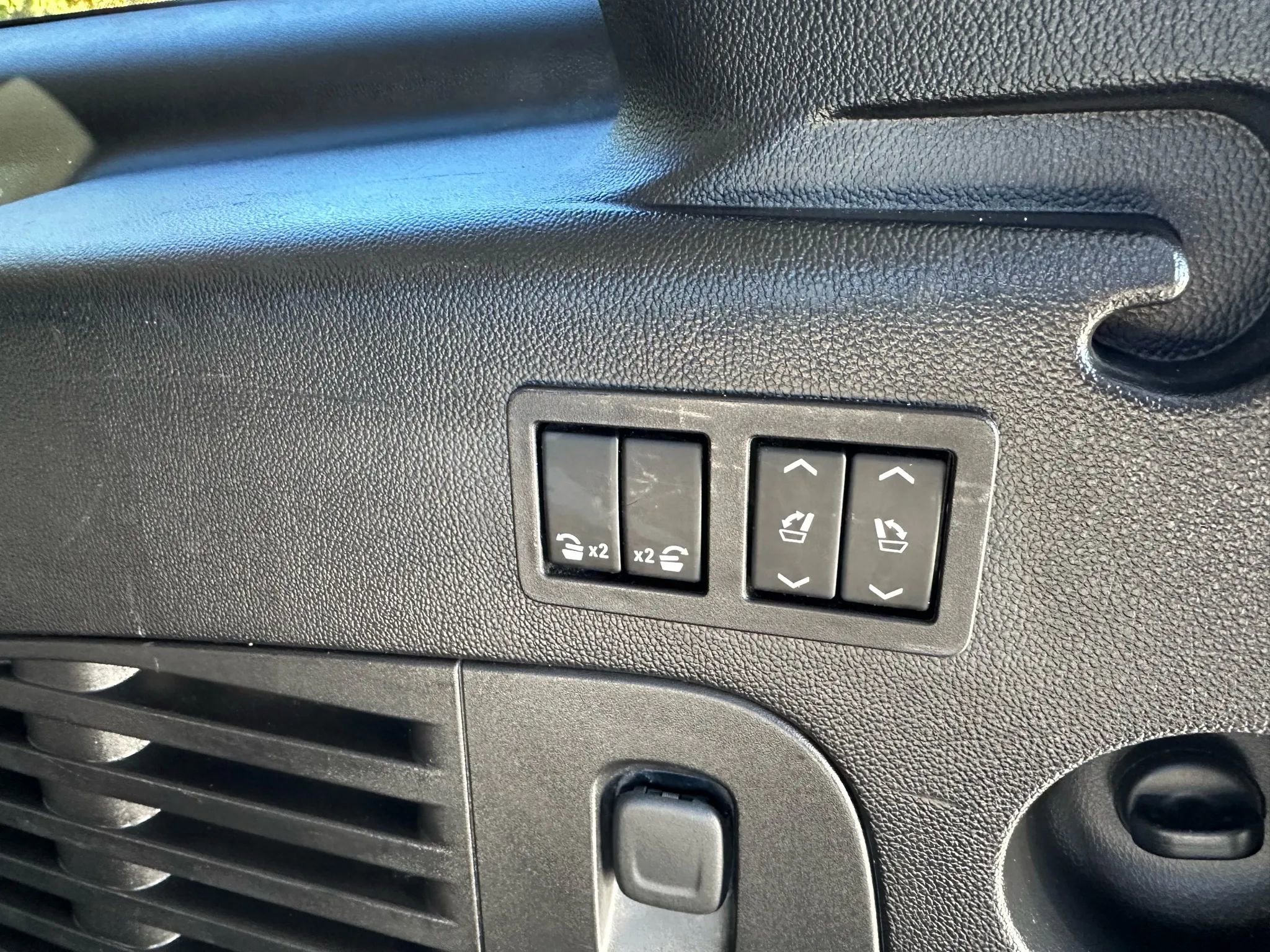 Used 2017 GMC Yukon XL SLT w/ Premium Edition image 12