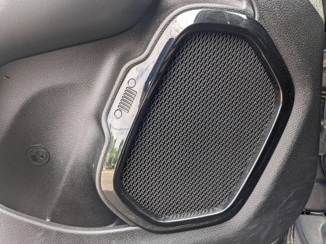 Used 2016 Jeep Renegade Latitude AWD/4WD image 16