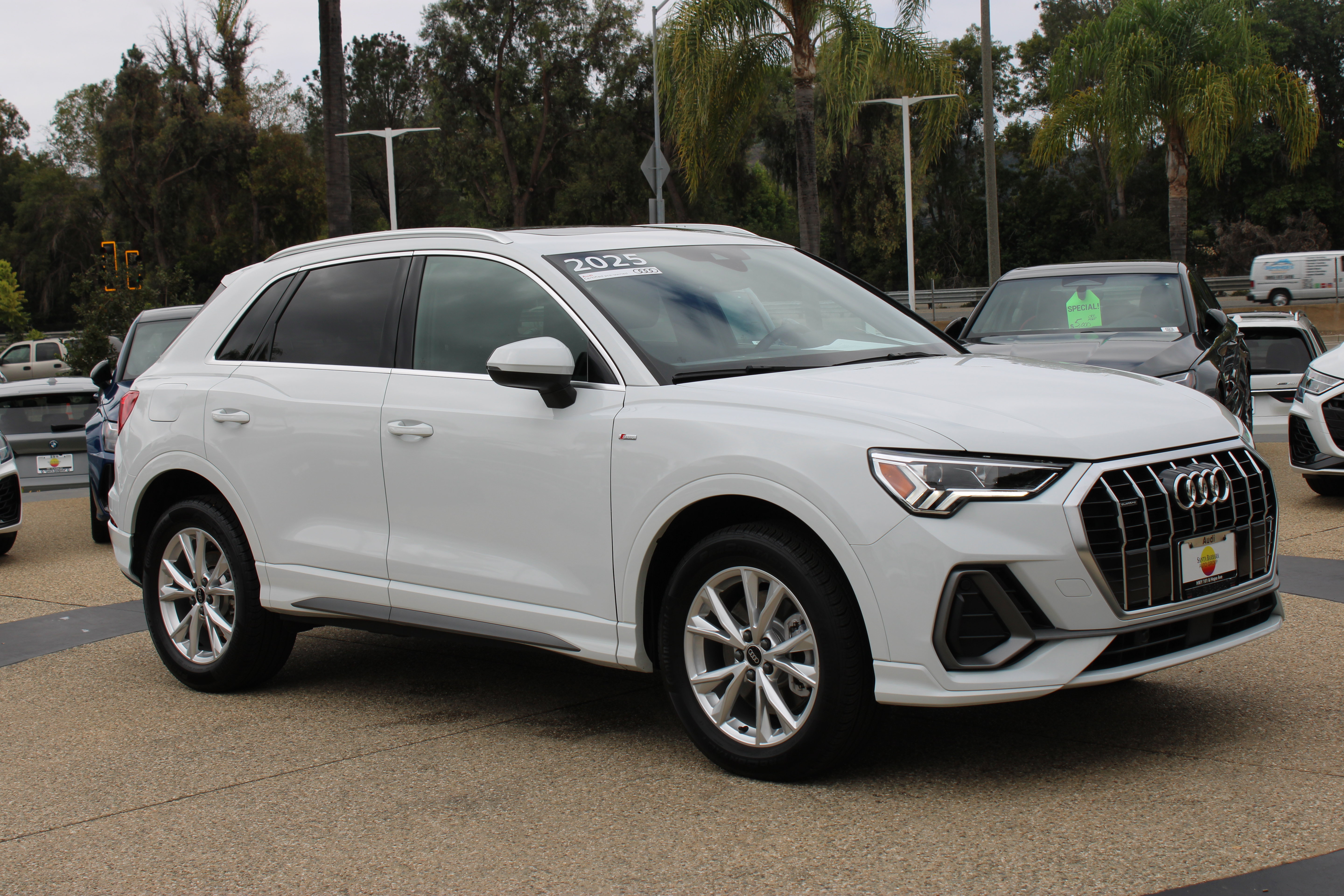 Certified 2025 Audi Q3 2.0T Premium w/ Convenience Package AWD/4WD image 7