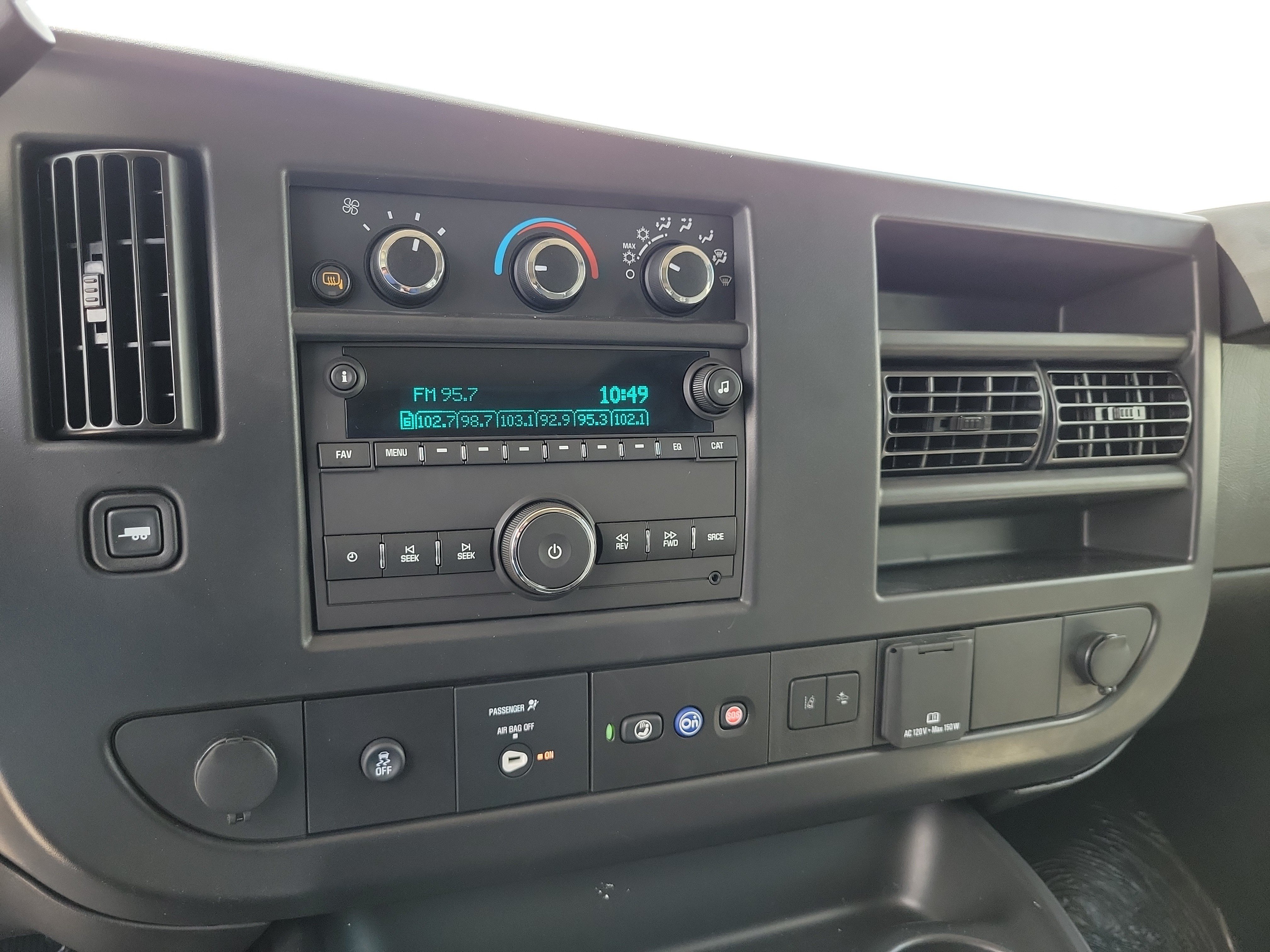 Used 2025 Chevrolet Express 3500 LT w/ LT Preferred Equipment Group RWD image 24